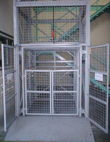 Pemasangan Cargo Lift Handal Garansi